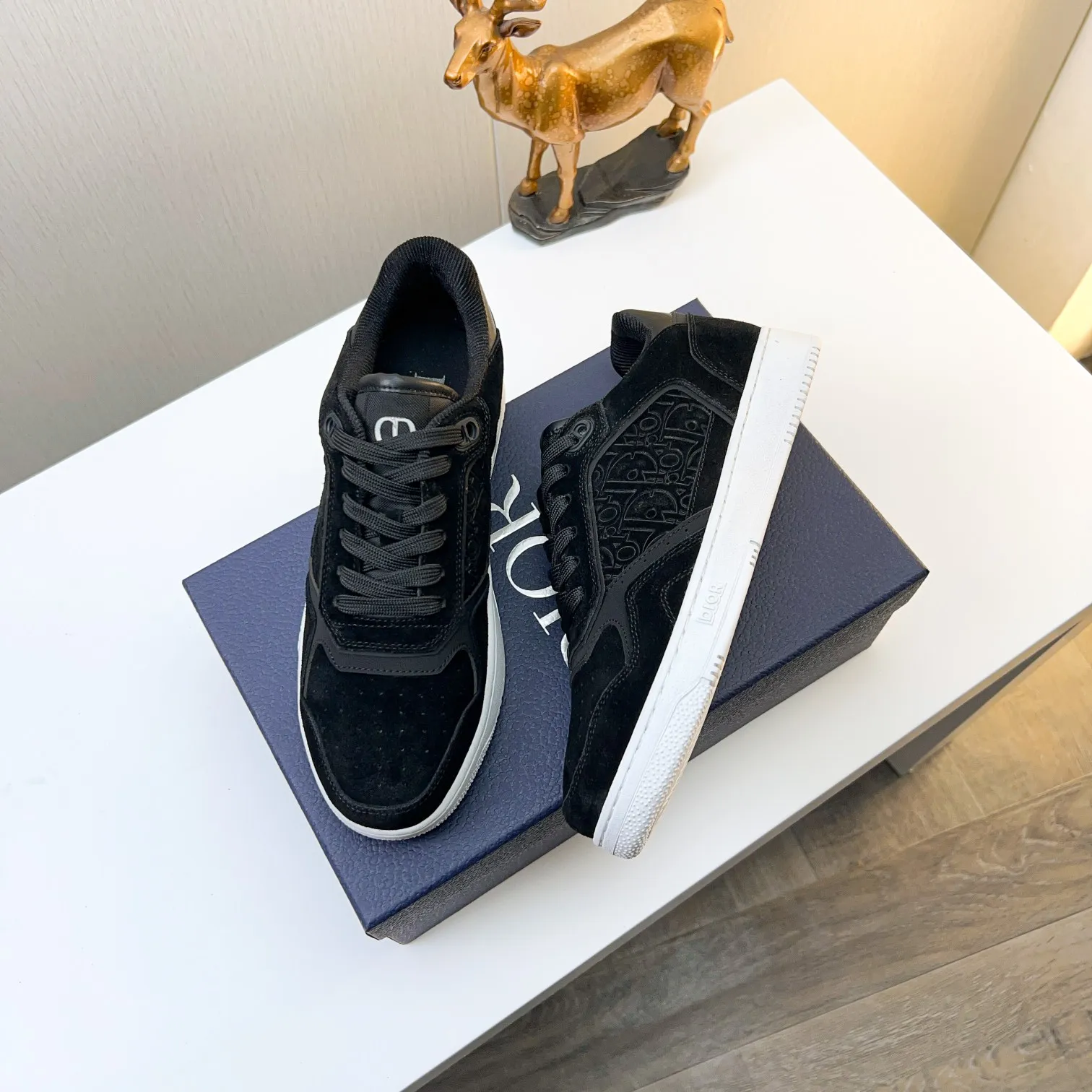 Men's Men's Shoes 💰400 [New] 🦩🦩Dior - Low-top sneakers 2025 spring men's collection new arrivals [Celebrate][Celebrate][Celebrate], reinterpret the basketball shoe design and become a classic Dior item [Strong][Strong][Strong], crafted in black and cream white smooth cowhide with beige suede, leather display on the side The CD logo, tongue, sole and back side are decorated with various distinctive details to enhance the style[666][666], while eyelet details, topstitching and rubber panels highlight the dynamic charm of its athletic style[strong][strong][strong]. It has a two-color rubber sole, which can be matched with various clothing to create a refined look. Size: 38 to 44 (45 can be customized